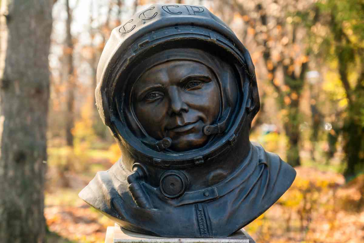 busto commemorativo di Yuri Gagarin