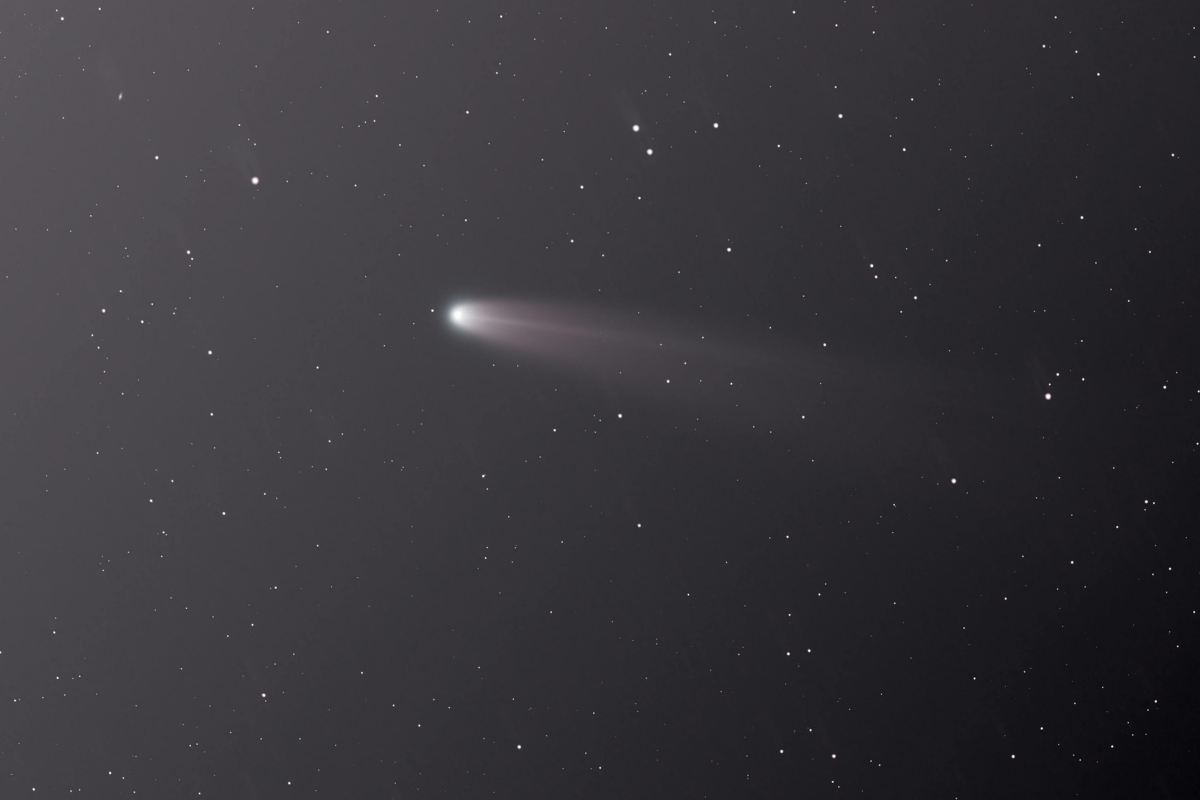 una cometa in orbita