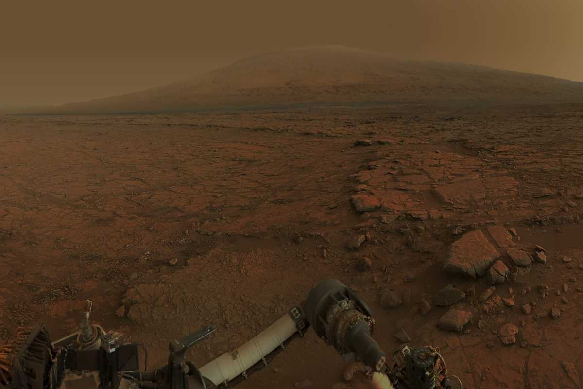 rover passeggia su marte e manda segnali alla terra