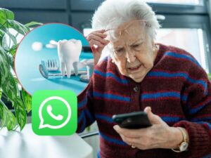 donna anziana guarda preoccupata cellulare e logo whatsapp